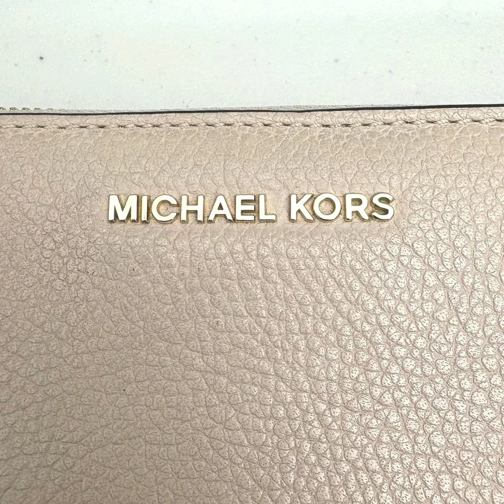 Michael Kors Jet Set Leather Phone Case Wristlet Wallet